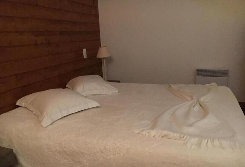 Номер Стандарт Трехместный, Chambres D'hôtes Les Templiers