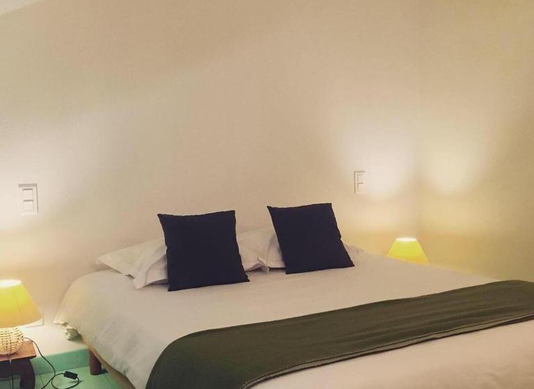 غرفة قياسية ثلاثية, Chambres D'hôtes Les Templiers