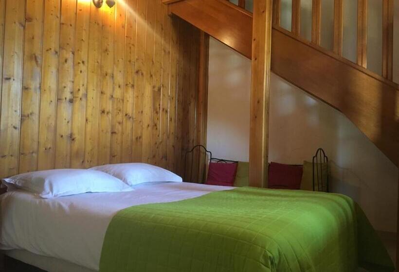 غرفة قياسية رباعية, Chambres D'hôtes Les Templiers