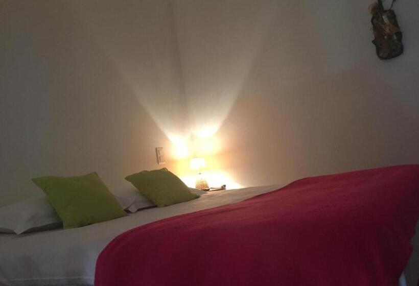 غرفة قياسية رباعية, Chambres D'hôtes Les Templiers