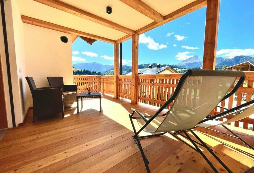 דירת שלושה חדרים, Ciasa De Zeno