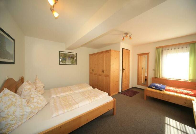 شقة غرفة واحدة, Kniebergerhof