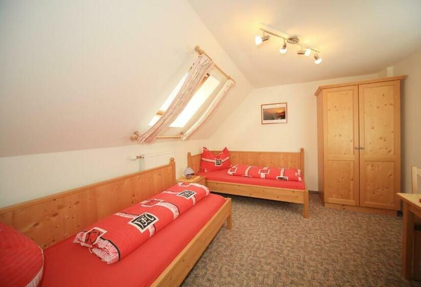 شقة غرفتين, Kniebergerhof