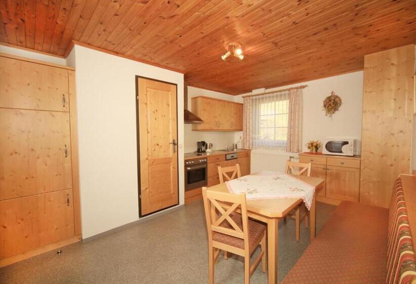 شقة غرفتين, Kniebergerhof