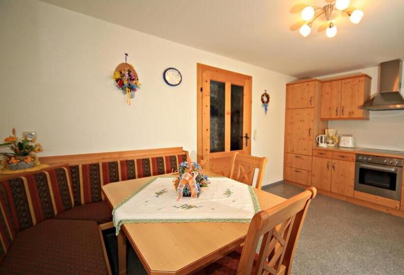 شقة غرفتين نوم مزودة بشُرفة, Kniebergerhof