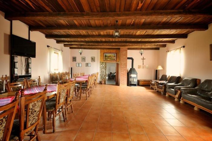 غرفة قياسية ثلاثية, Gergely Tanya