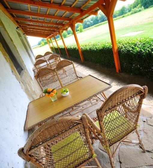 غرفة قياسية ثلاثية, Gergely Tanya