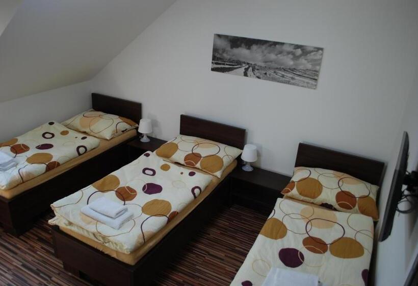 חדר סטנדרט לשלושה, Penzion Na Dědině