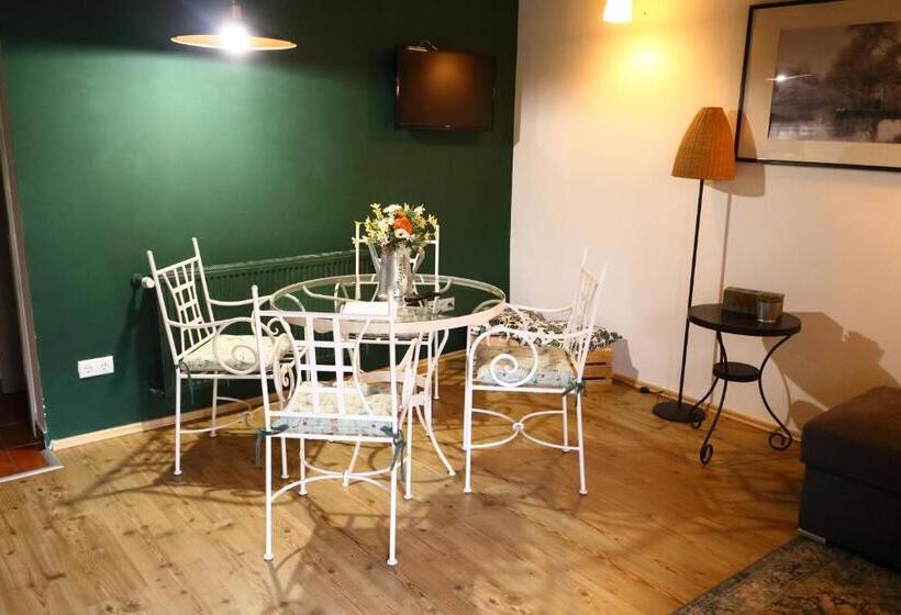 דירת שני חדרים, Vadlány Vendégház