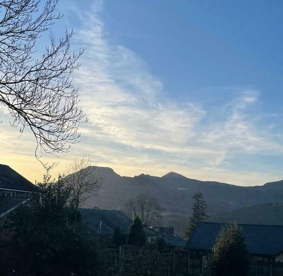 Семейный Номер, Y Pengwern