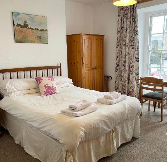 Семейный Номер, Y Pengwern