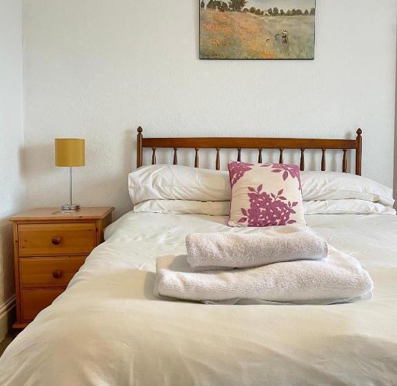 Семейный Номер, Y Pengwern