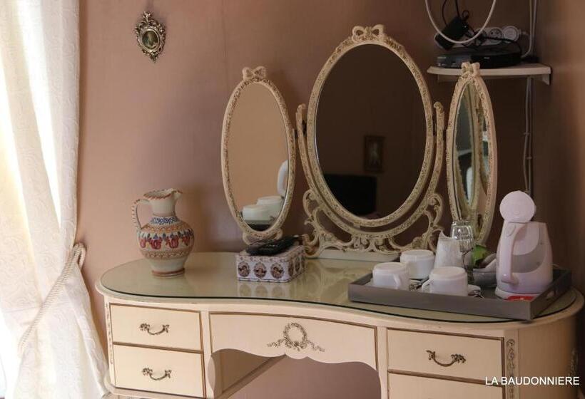 Номер Стандарт Трехместный, Chambre D'hôte Manoir De La Baudonnière