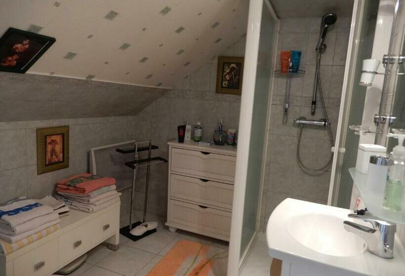 ファミリールーム, Chez Marie