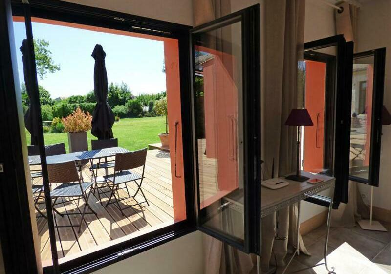 غرفة قياسية مطلّة علي حمام السباحة, La Grange D'aunis