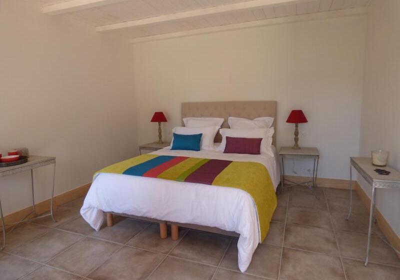 غرفة قياسية مطلّة علي حمام السباحة, La Grange D'aunis