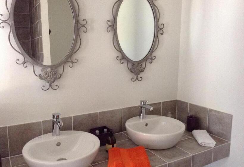 غرفة قياسية مطلّة علي حمام السباحة, La Grange D'aunis