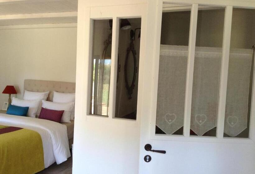 غرفة قياسية مطلّة علي حمام السباحة, La Grange D'aunis