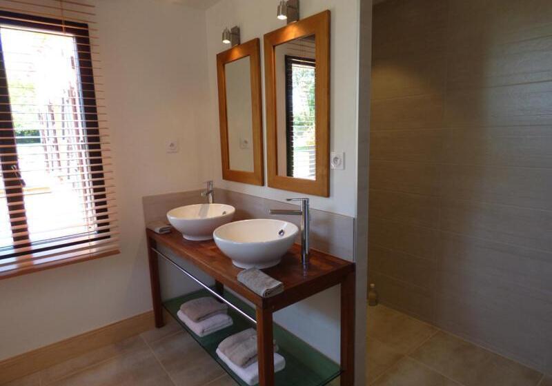 غرفة قياسية مطلّة علي الحديقة, La Grange D'aunis