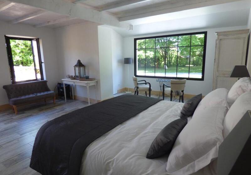 جناح مطلّ علي الحديقة, La Grange D'aunis