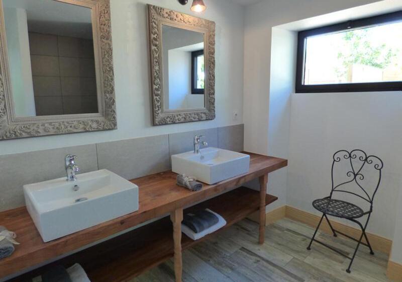 جناح مطلّ علي الحديقة, La Grange D'aunis