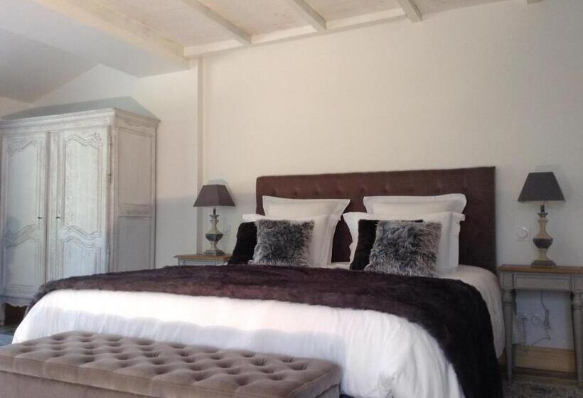 جناح مطلّ علي الحديقة, La Grange D'aunis