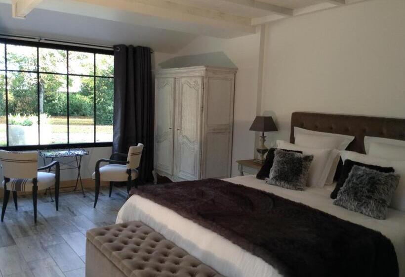 جناح مطلّ علي الحديقة, La Grange D'aunis