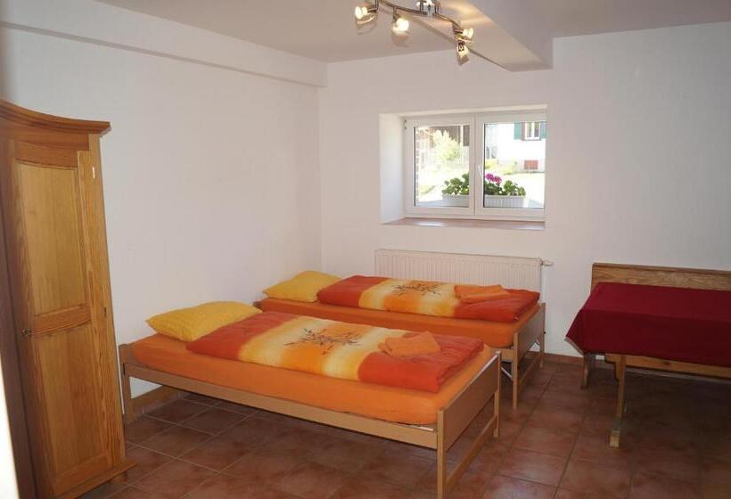 Студио Базик, Bolderhof