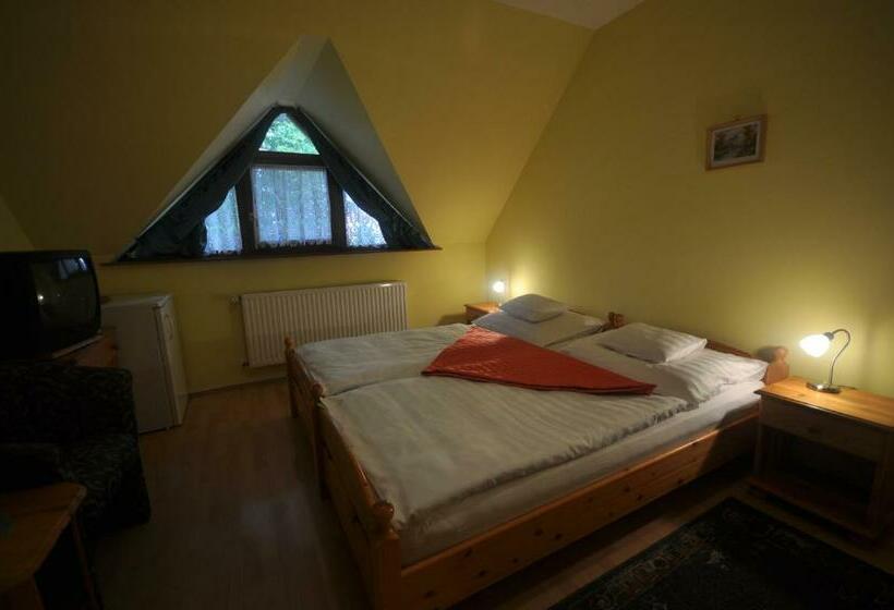 标准间, Denis Panzió és étterem