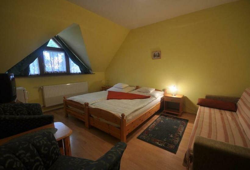 标准三人间, Denis Panzió és étterem