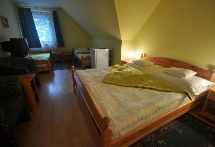 四人标准间, Denis Panzió és étterem