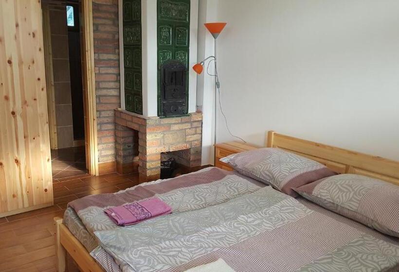 Deluxe Room Mountain View, Gesztenyés Vendégház