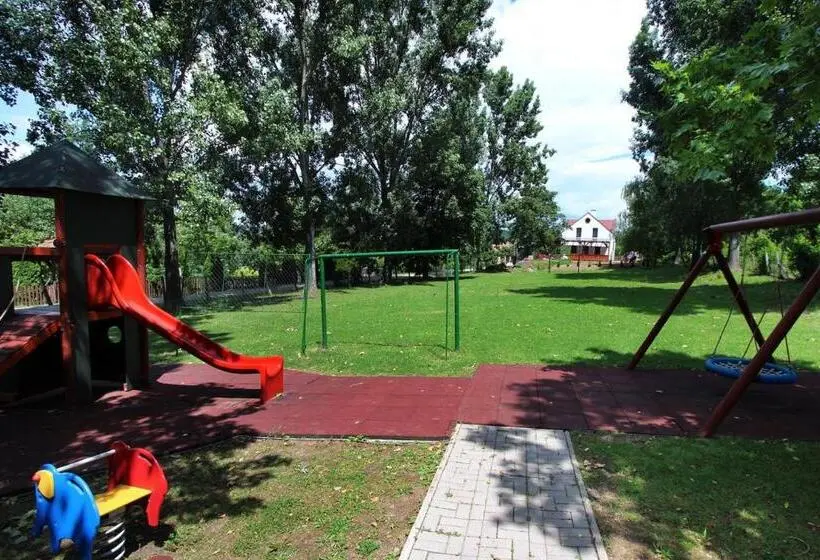 Perhehuone Vuoristonäkymä, Gesztenyés Vendégház