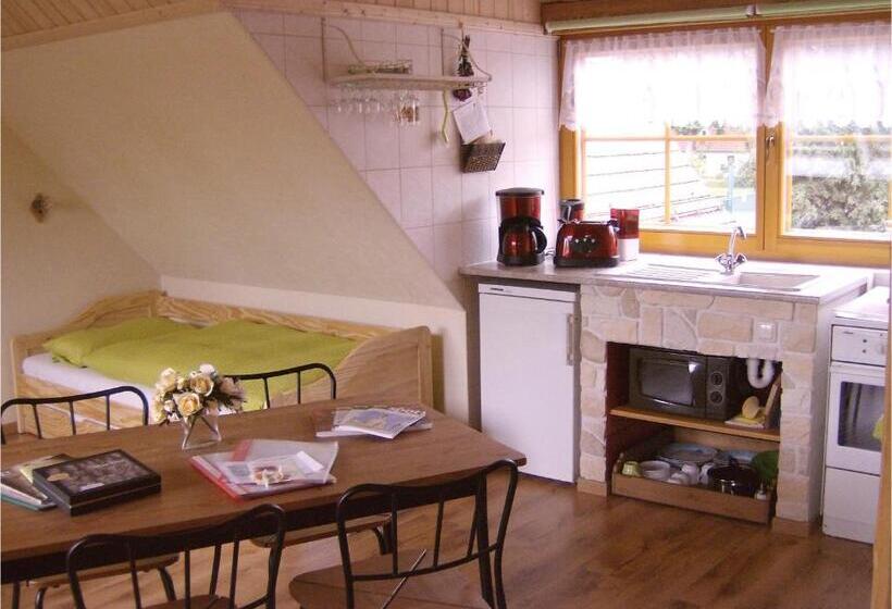 Семейный Номер Вид на Сад, Gästezimmer Am Märchenbrunnen
