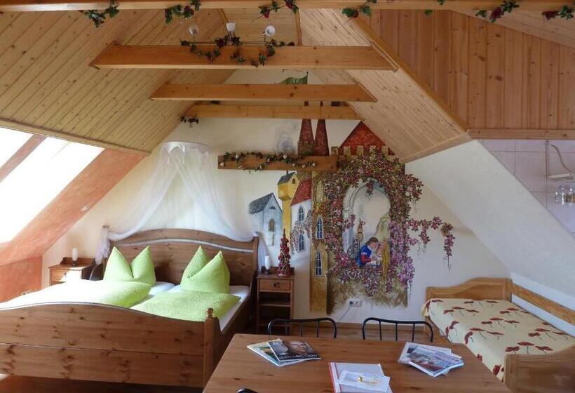 Семейный Номер Вид на Сад, Gästezimmer Am Märchenbrunnen