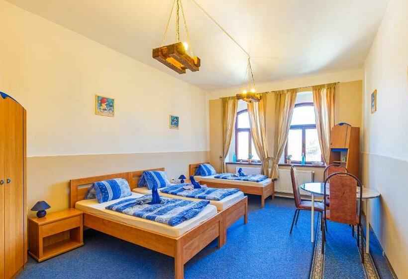 标准三人间, Hrad Vildstejn