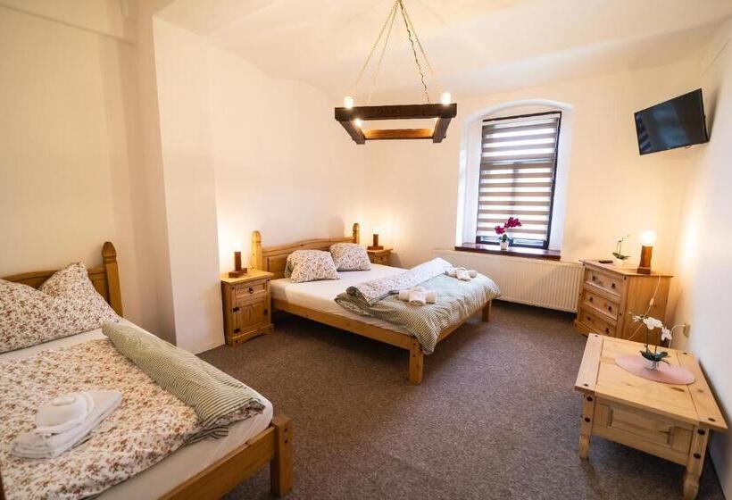 标准三人间, Hrad Vildstejn