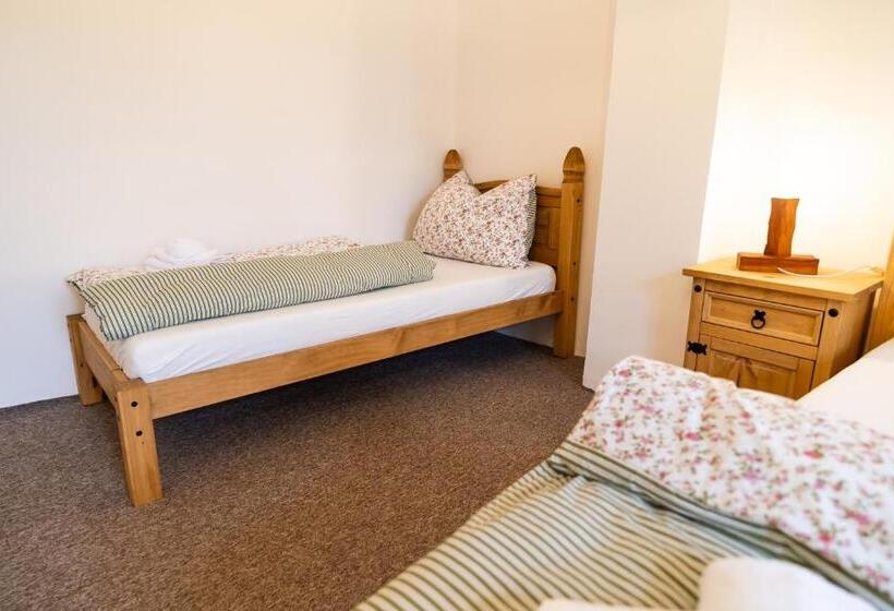 标准三人间, Hrad Vildstejn