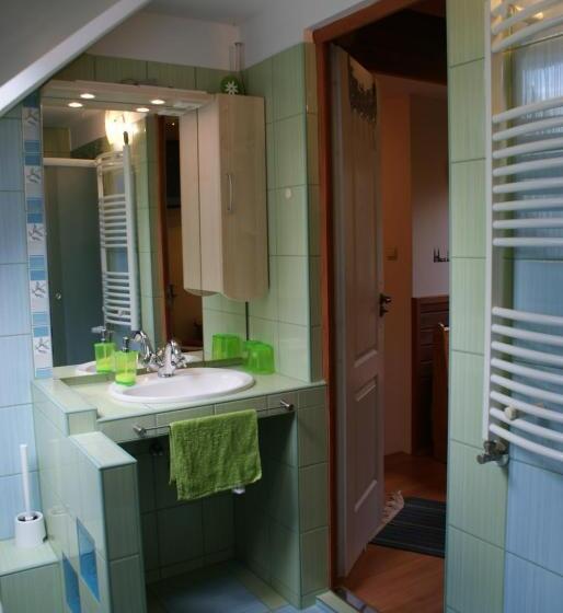 شقة غرفة واحدة, Mendei Vendégház