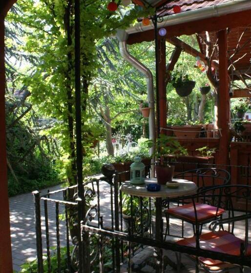 شقة غرفة واحدة, Mendei Vendégház