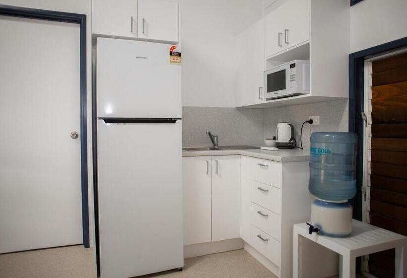 סטודיו משפחתי, Great Keppel Island Hideaway