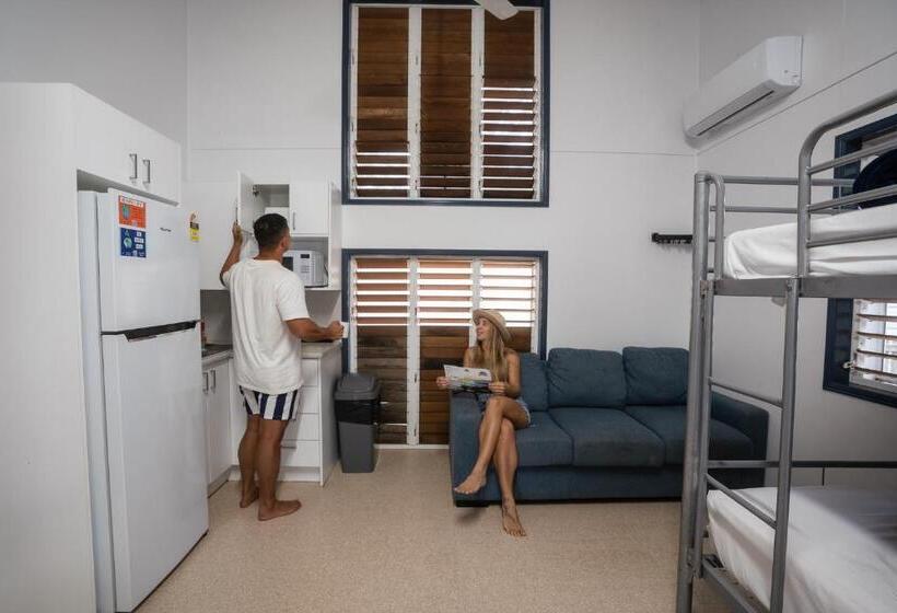 סטודיו משפחתי, Great Keppel Island Hideaway