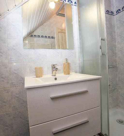 غرفة قياسية ثلاثية مزودة بشرفة, Gyulavezér Lovasbirodalma