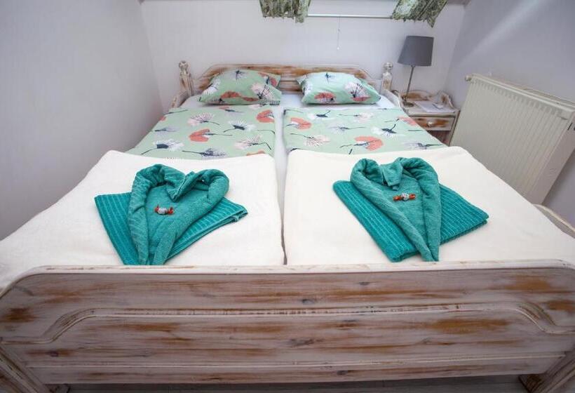 غرفة سوبيريور, Gyulavezér Lovasbirodalma