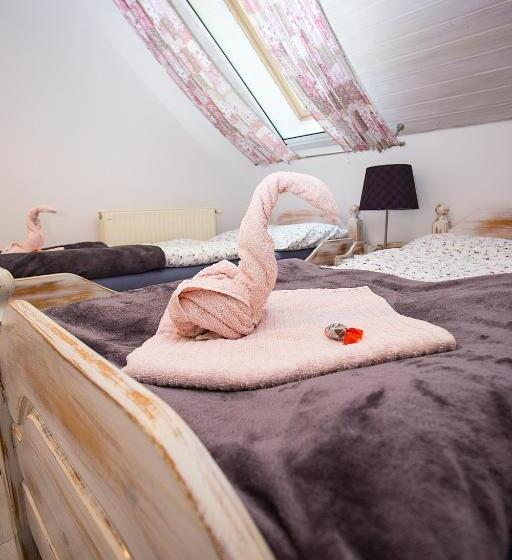 غرفة قياسية, Gyulavezér Lovasbirodalma