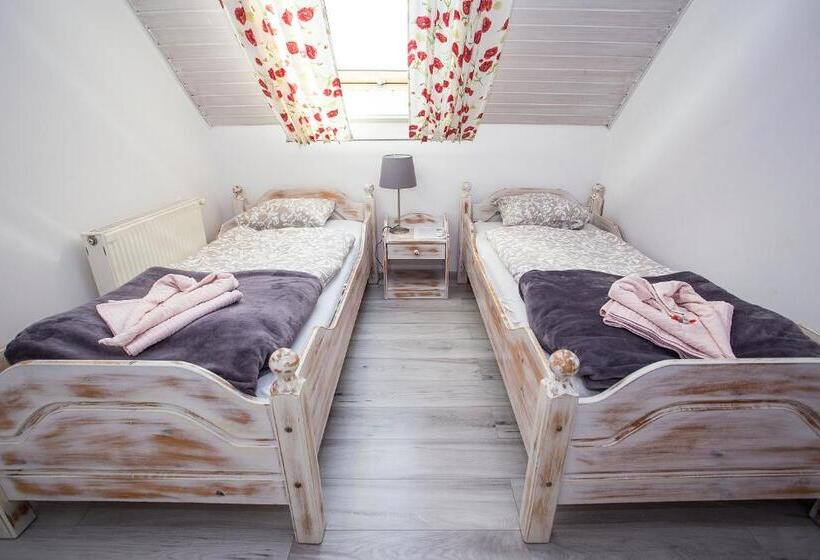 غرفة قياسية, Gyulavezér Lovasbirodalma