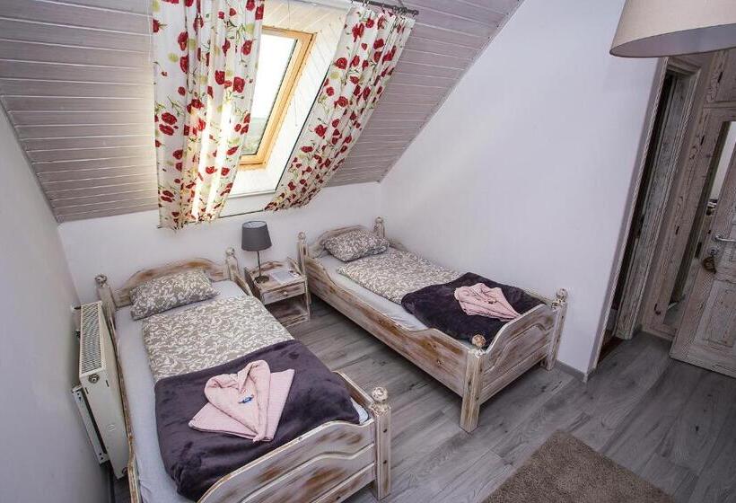 غرفة قياسية, Gyulavezér Lovasbirodalma