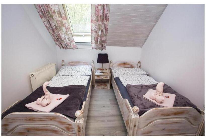 شقة غرفة واحدة, Gyulavezér Lovasbirodalma