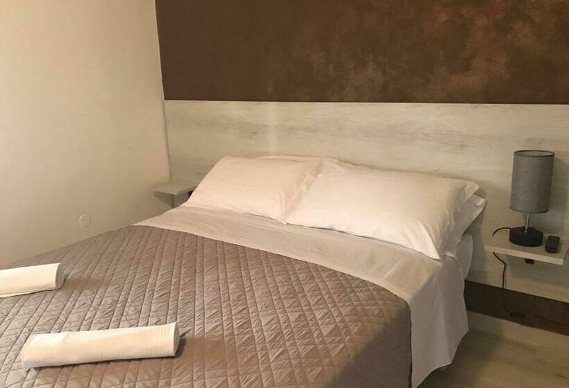 标准三人间, Albergo Ristorante Uspa