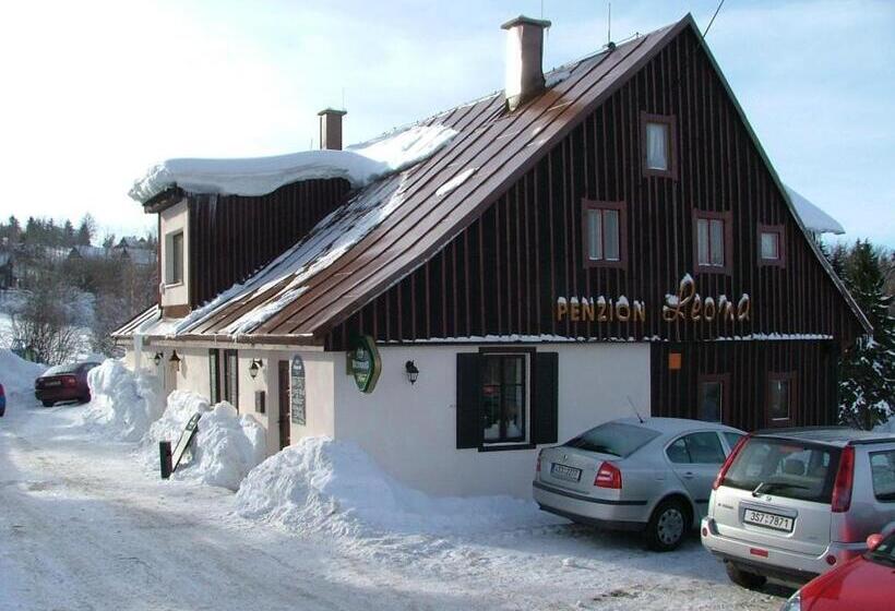 Номер Стандарт Трехместный, Guest House Leona